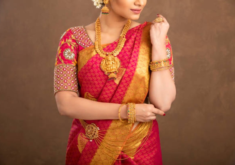 Saree-Draping-Olvir-The-Best-Beauty-Parlor